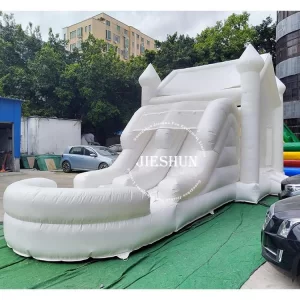 Inflatable bounce house 4 4